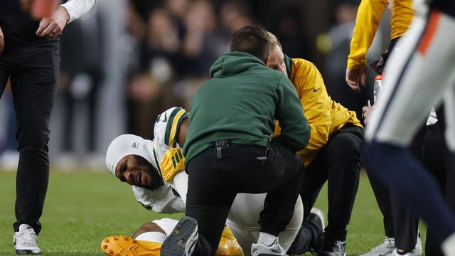 Packers pass rusher Micah Parsons injures left knee