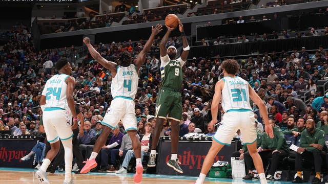 Portis powers Bucks past Hornets for rare back-to-back wins
