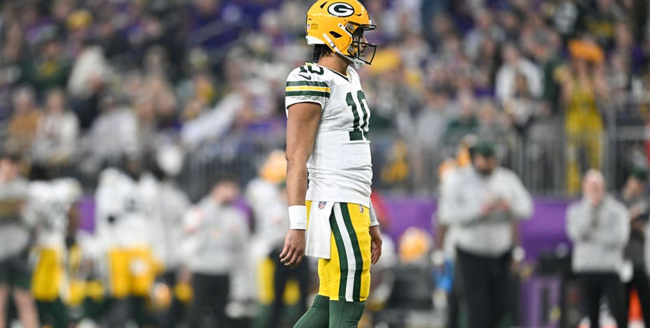 Packers, Vikings face off in Minneapolis; last regular season game