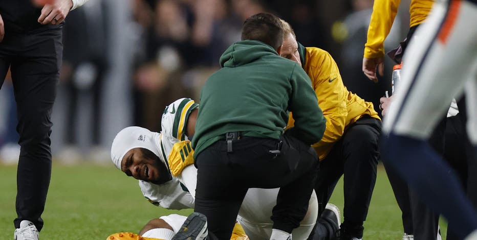 Packers pass rusher Micah Parsons injures left knee