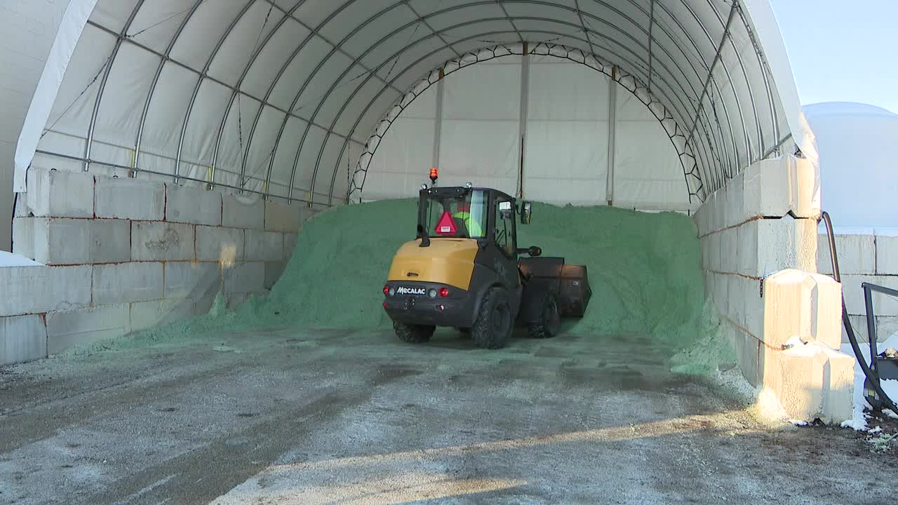 Milwaukee contractors face winter salt shortage, turn to rationing