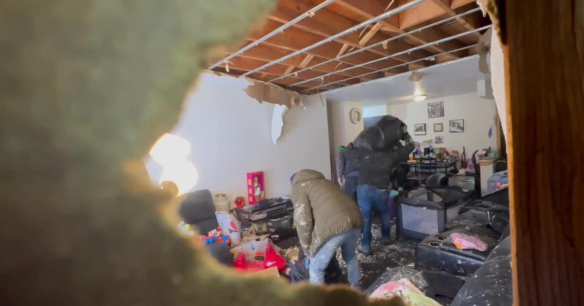 Milwaukee apartment ceiling collapse, residents complain about no heat