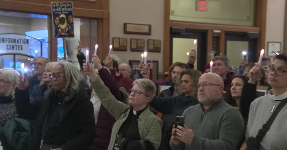 Milwaukee interfaith vigil honors Good, Pretti, impacted families