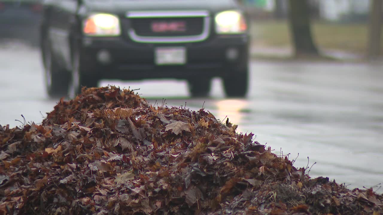 Milwaukee leaf collection issue; leaves, rain create localized flooding