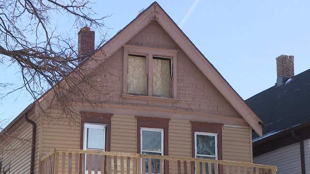 Milwaukee fire near Buffum and Townsend, 2 people rescued