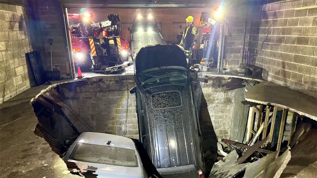 Milwaukee garage floor collapses beneath parked cars; no injuries