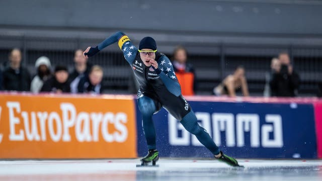 Jordan Stolz rebounds from fall to lead 500 at Olympic trials