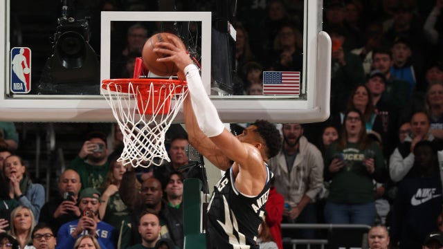 Bucks beat Hornets, Giannis Antetokounmpo sets NBA record