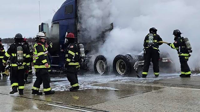 I-43 semi fire near Grafton, northbound lanes reopen after closure