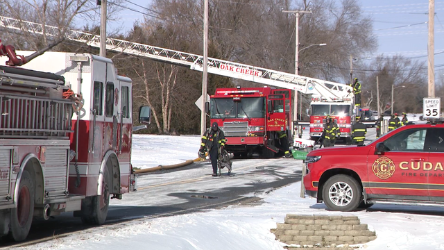 Oak Creek house fire; crews quickly extinguish flames Sunday