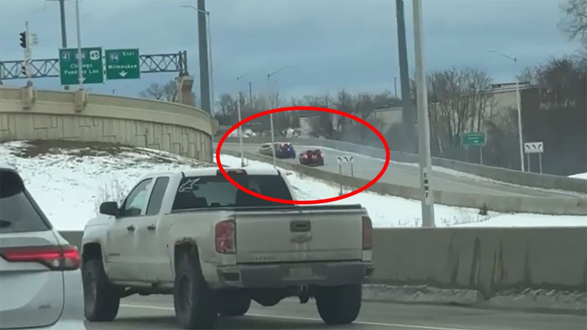 Brookfield theft leads to police chase; 2 suspects taken into custody