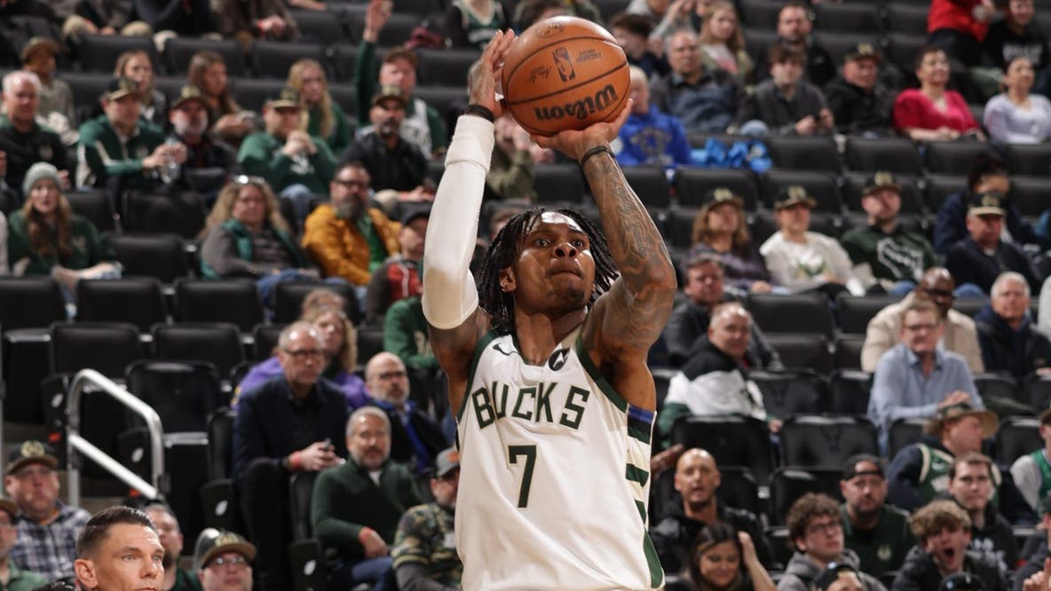 Bucks beat Heat; Milwaukee closes strong in fourth quarter