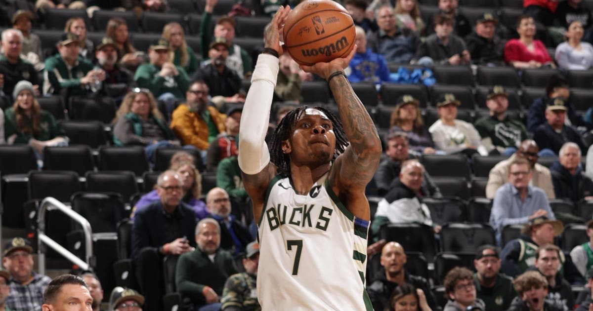 Bucks beat Heat; Milwaukee closes strong in fourth quarter