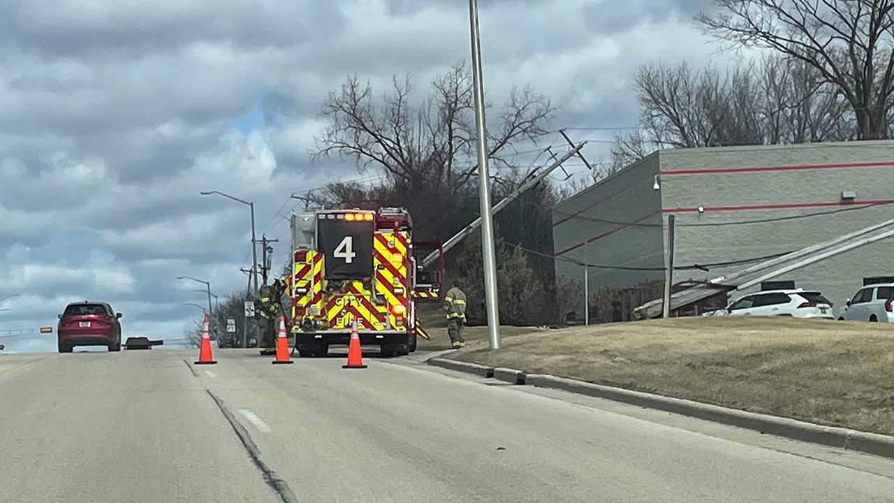 We Energies power outages, Friday wind downs trees and power lines