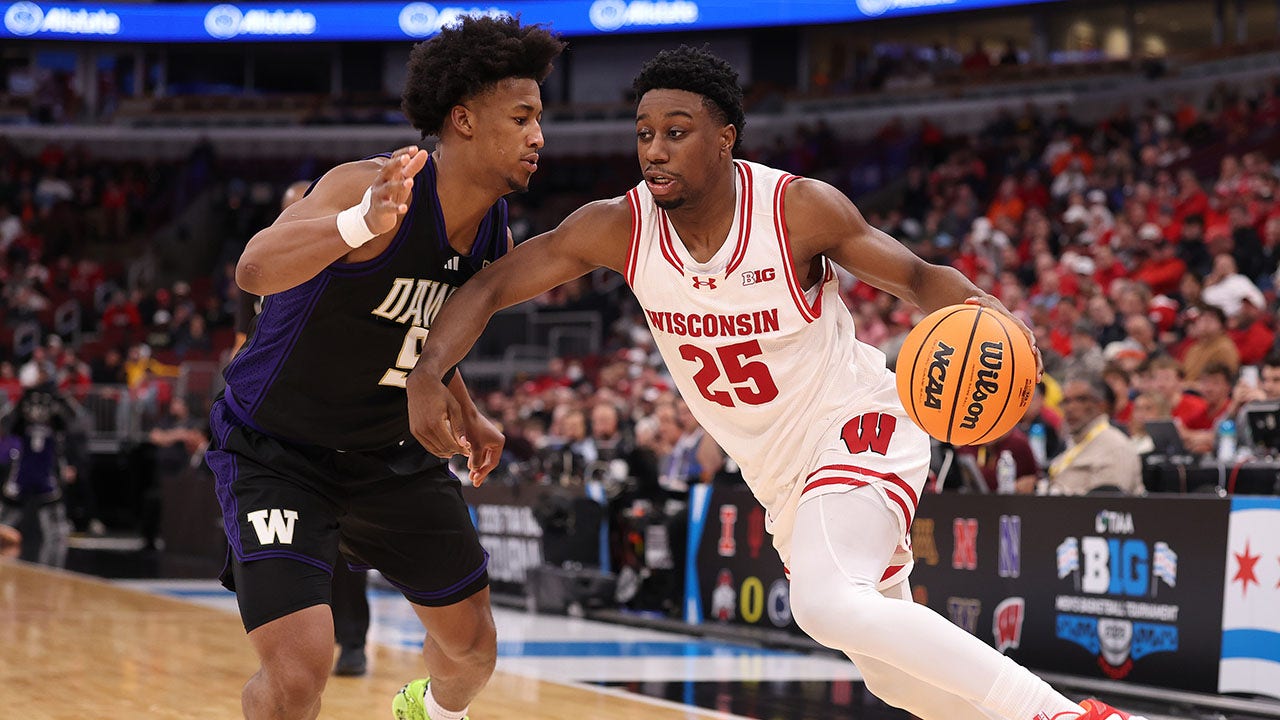 Wisconsin holds off Washington, advances to Big Ten quarterfinals