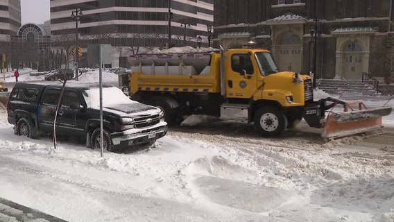 Milwaukee snow response pauses garbage, recycling collection