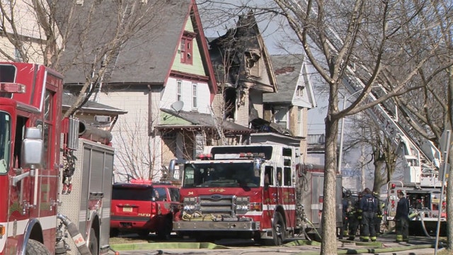 Milwaukee fire near 37th and North, 3 houses involved