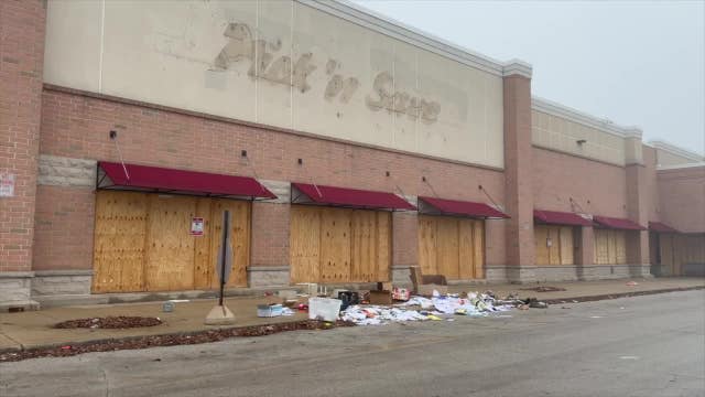 Illegal dumping plagues closed Milwaukee Pick 'n Save