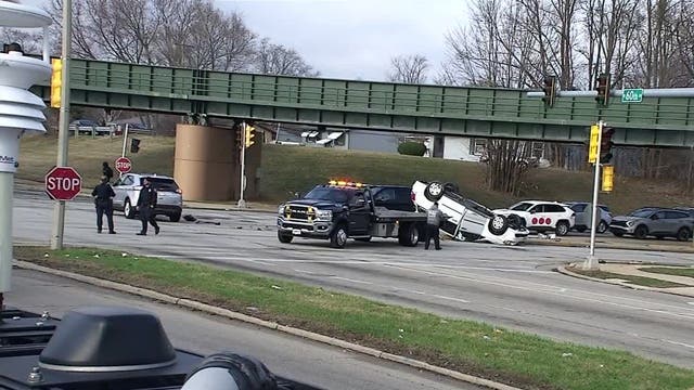 Milwaukee crash after signal failure at 60th and Mill injures 2