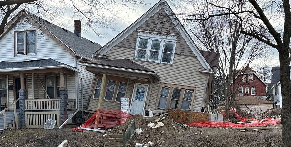Milwaukee house collapse, 'heavy wind' amid foundation repairs