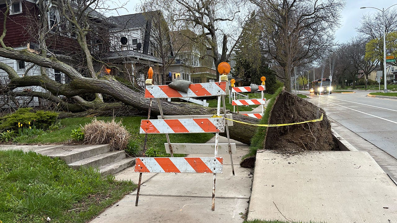 Milwaukee power outages Tuesday, wind damage after storm