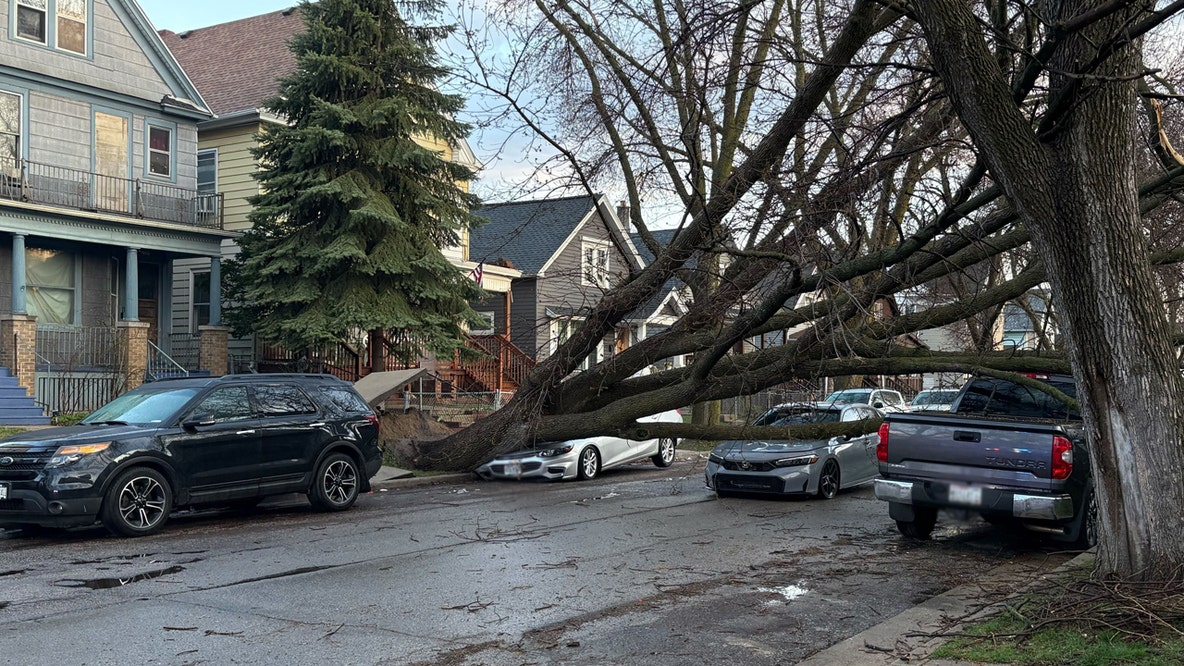 Southeast Wisconsin storms; thousands without power Tuesday