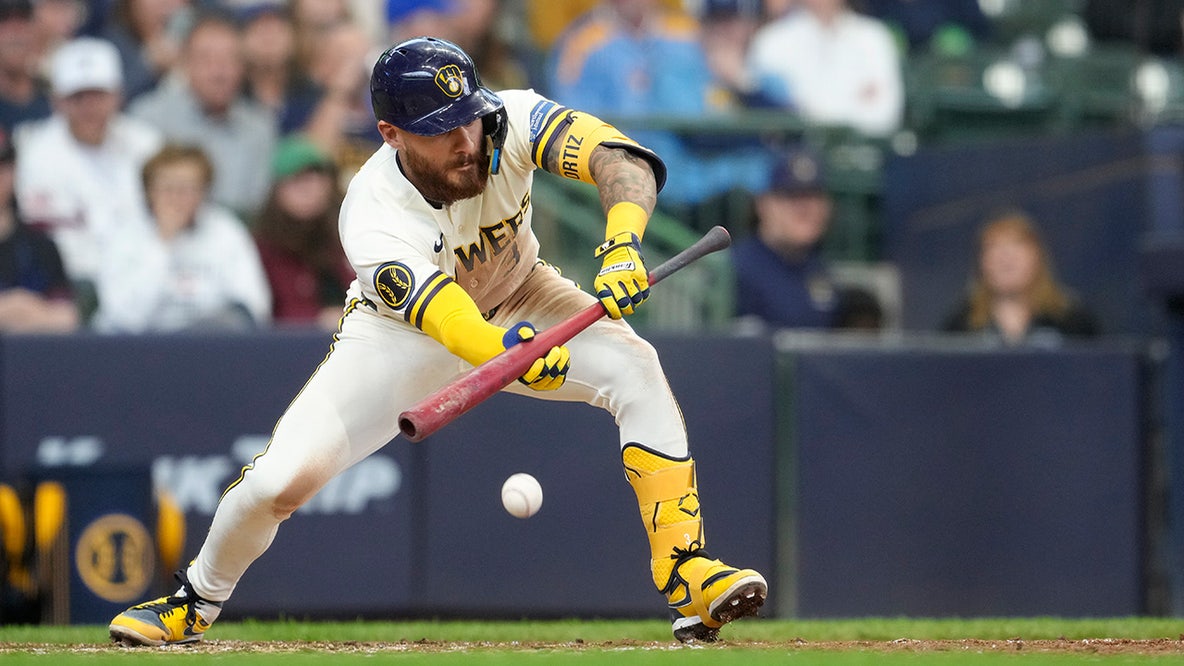 Brewers capitalize on 3 straight bunts; top Blue Jays 2-1