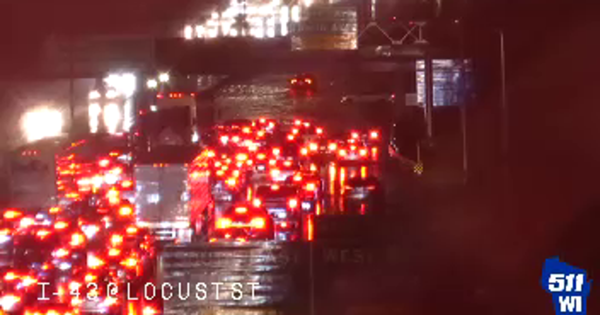 Milwaukee area flooding; freeway closures, drivers urged to stay off roads