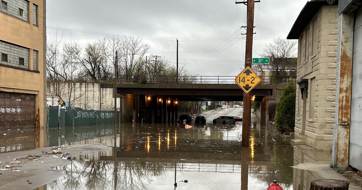 Milwaukee area flooding; cars stuck in high water, roads closed