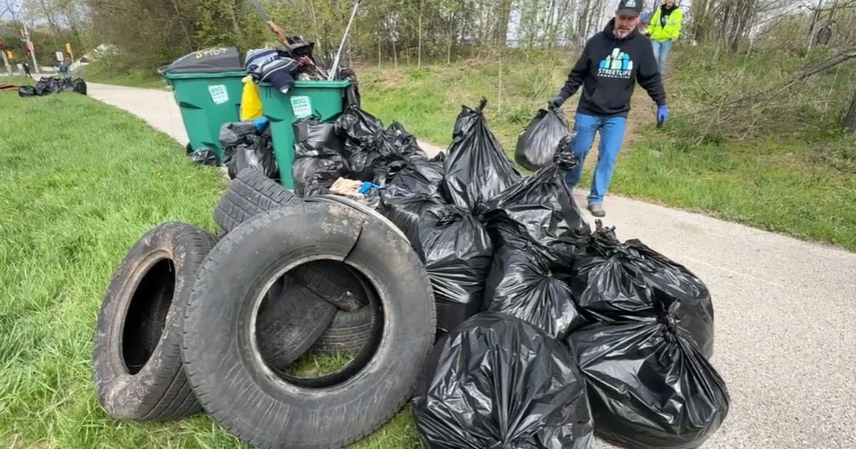 Milwaukee Riverkeeper’s spring cleanup sets new Guinness world record