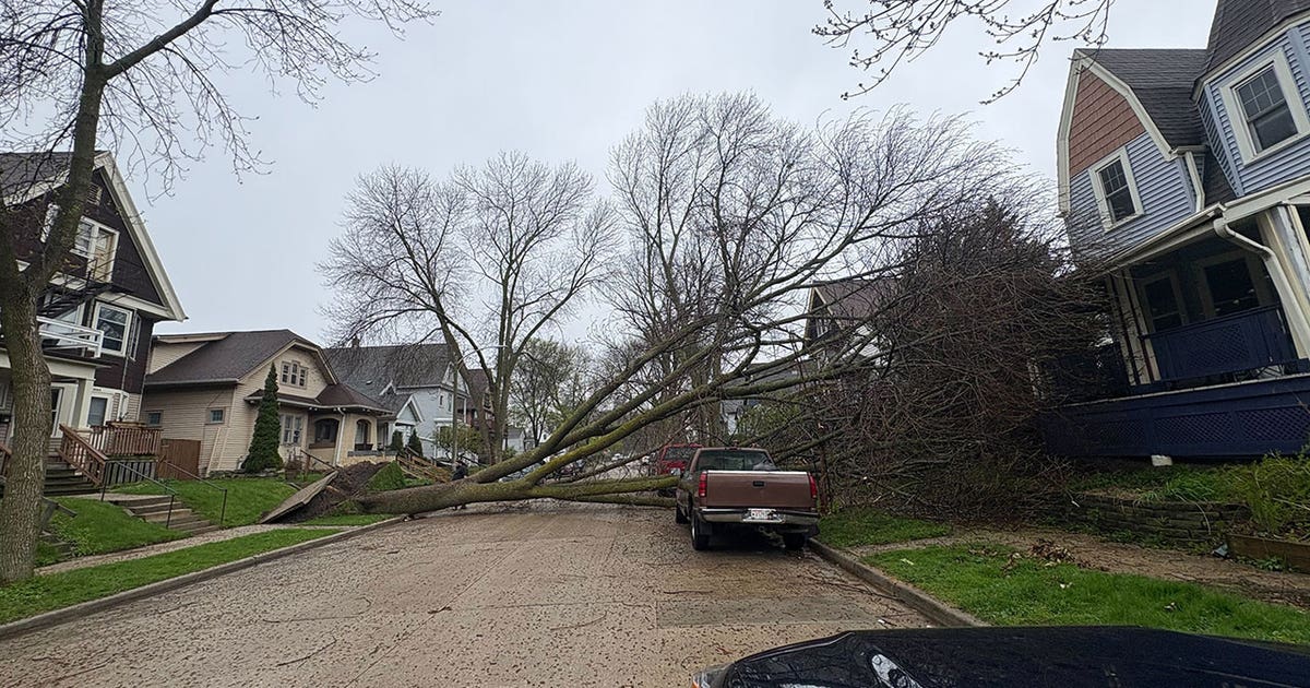 LIVE UPDATES: Wind gusts slam SE Wisconsin, knock out power for thousands