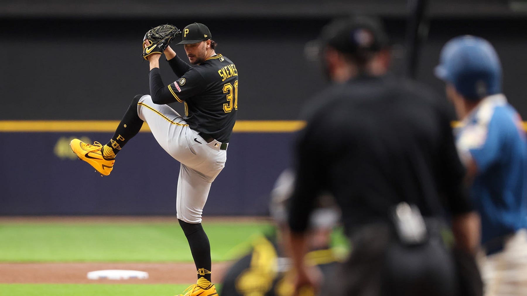 Pirates shut out Brewers, Milwaukee held hitless into 7th inning