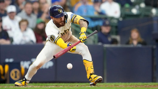 Brewers capitalize on 3 straight bunts; top Blue Jays 2-1