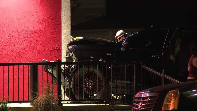 Car crashes into Milwaukee restaurant, severs gas line