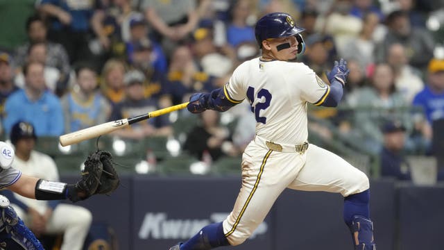 Brewers snap 6-game skid with late rally to beat Blue Jays