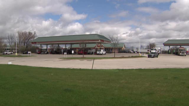 Man dies, likely struck by lightning in Waukesha; walking through parking lot