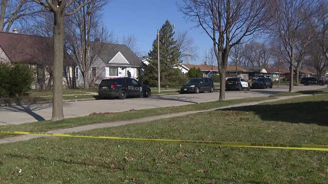 Milwaukee shooting near 79th and Bobolink; 54-year-old wounded