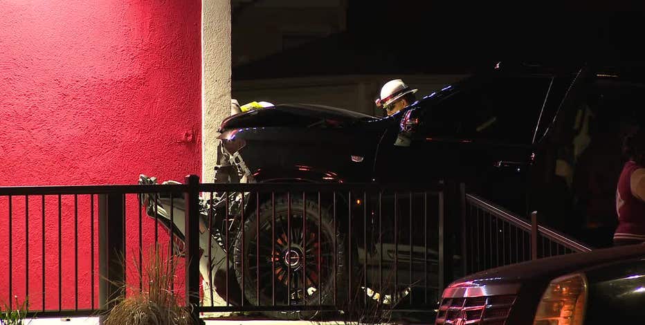 Car crashes into Milwaukee restaurant, severs gas line