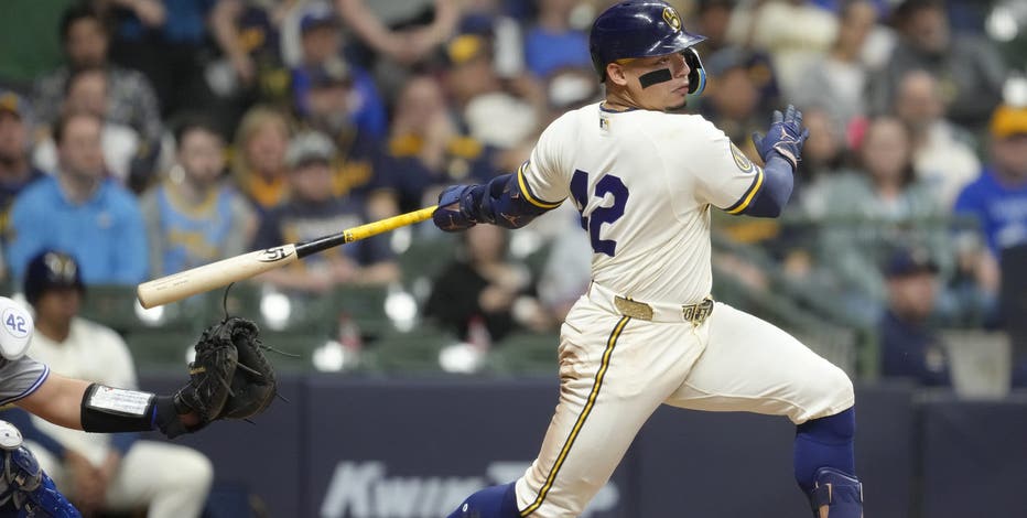 Brewers snap 6-game skid with late rally to beat Blue Jays