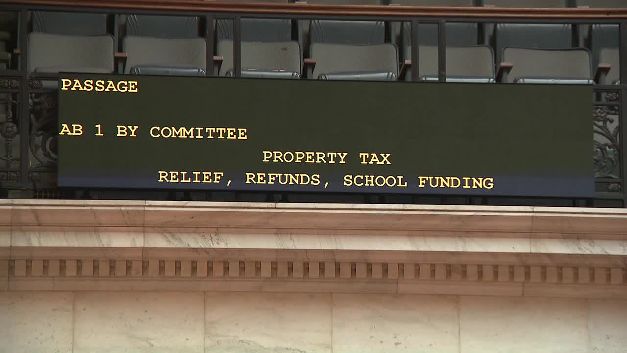 Wisconsin lawmakers negotiate tax rebate, school funding bill