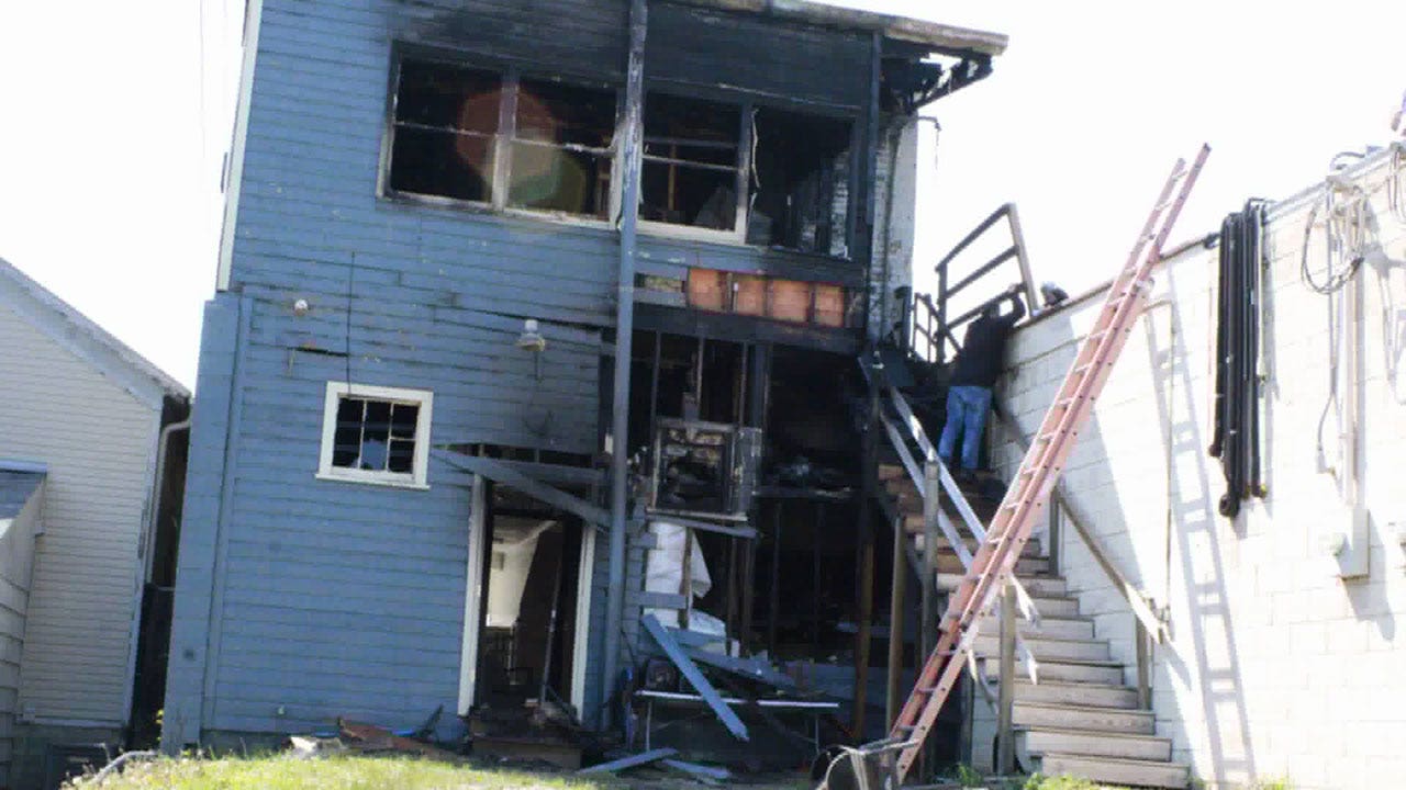 Racine structure fire on Douglas Avenue; investigators search for cause