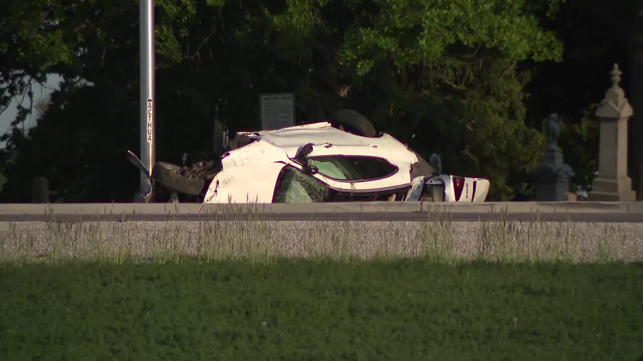 Racine County rollover crash; 1 critically injured near Raymond