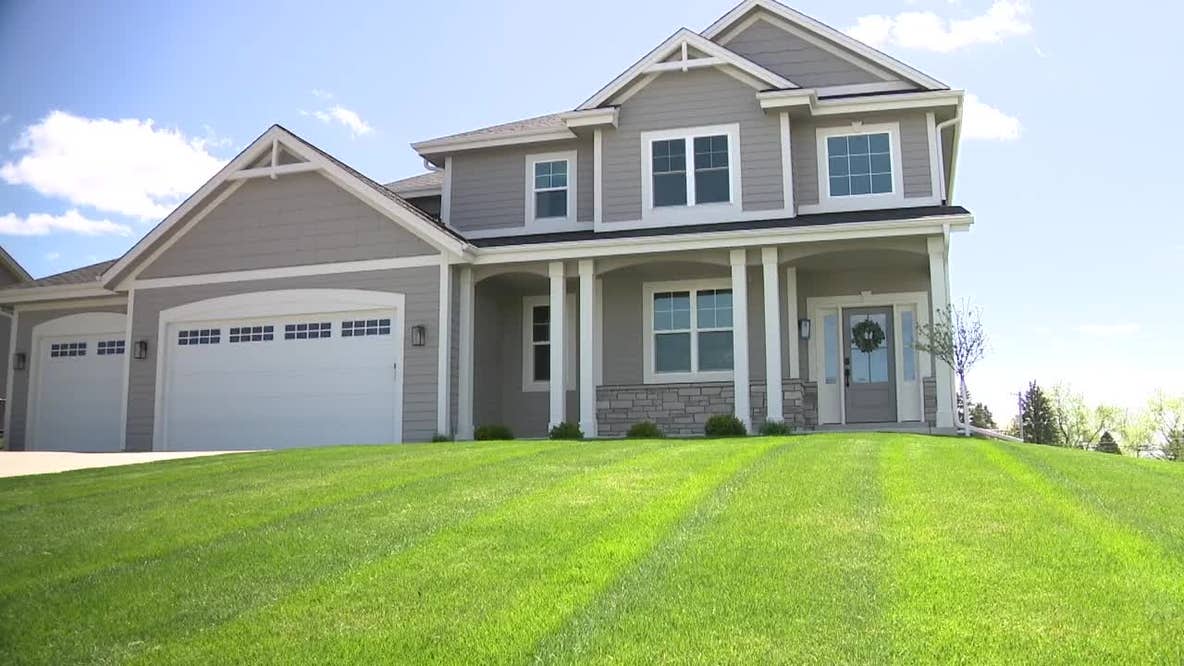 Homebuying options: FOX6 Cents asks, should you buy or build?