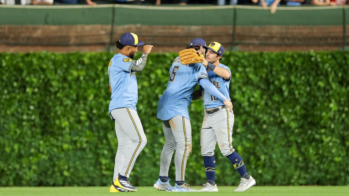 Brewers beat Cubs, take over first place in NL Central
