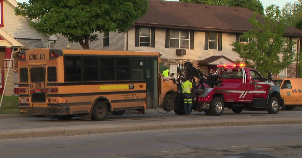 Milwaukee school bus crashes into apartment building; driver hurt ...