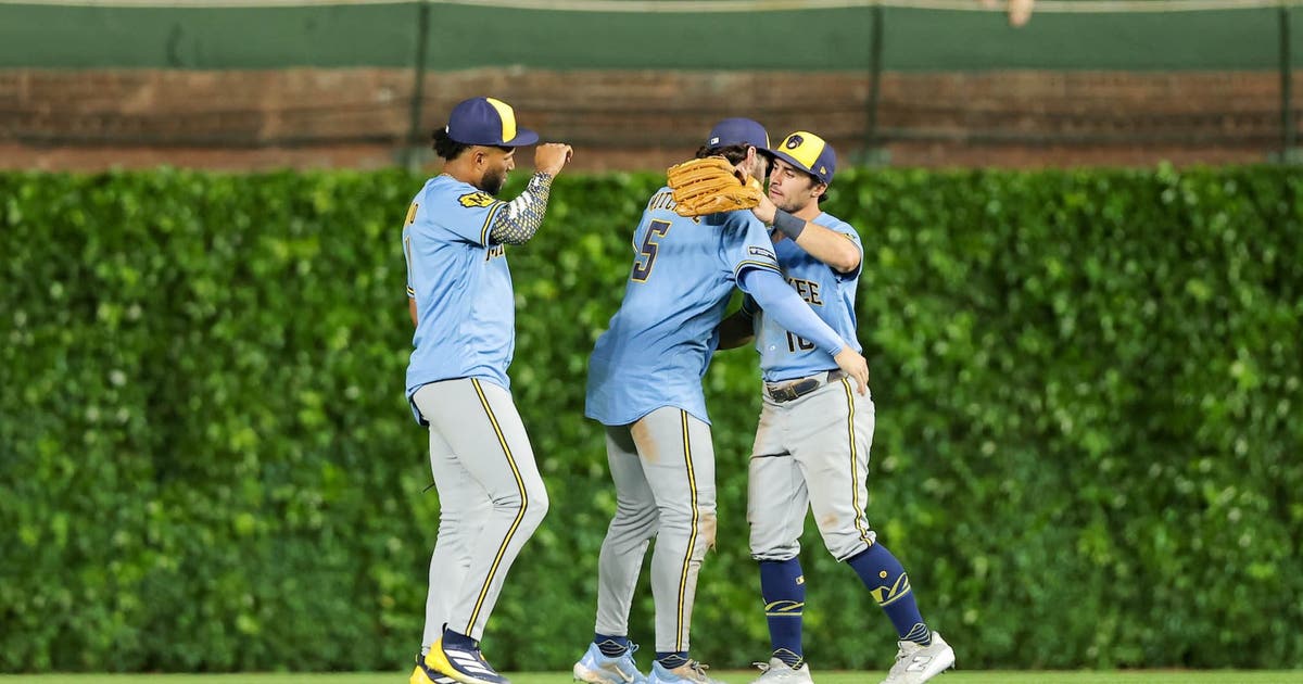 Brewers beat Cubs, take over first place in NL Central