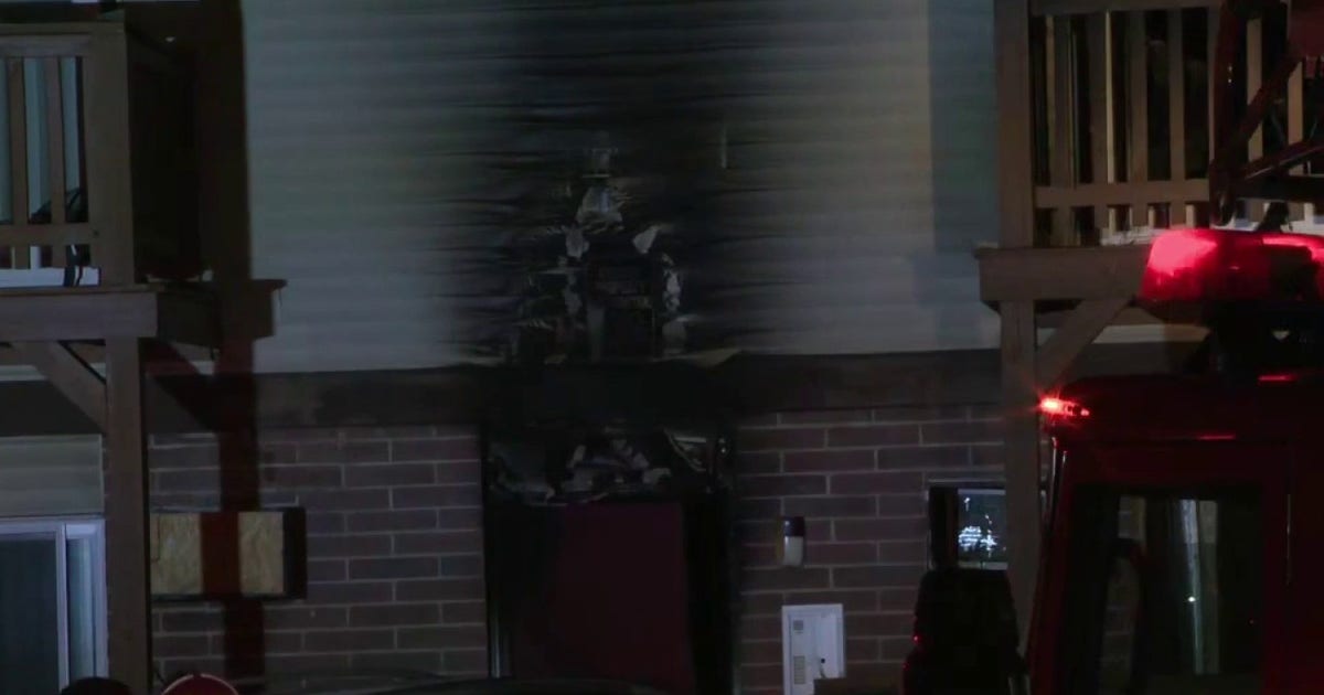 Milwaukee apartment building fire; 5 jumped from balconies, 6 recused