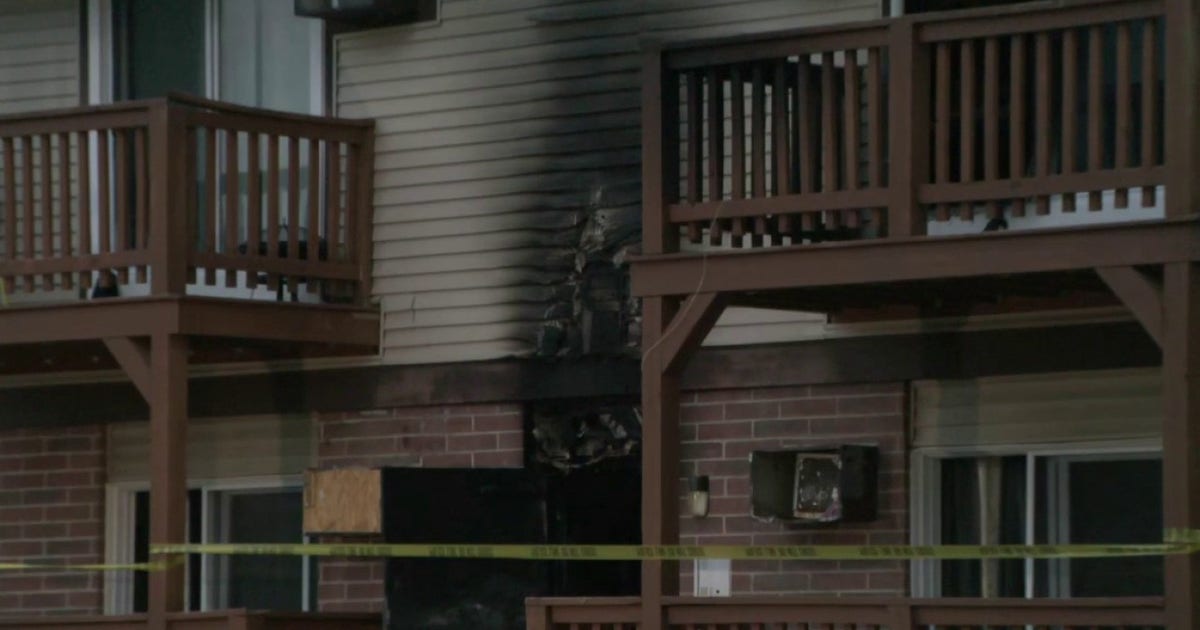 Milwaukee apartment building fire; 5 jump from balconies, 6 rescued