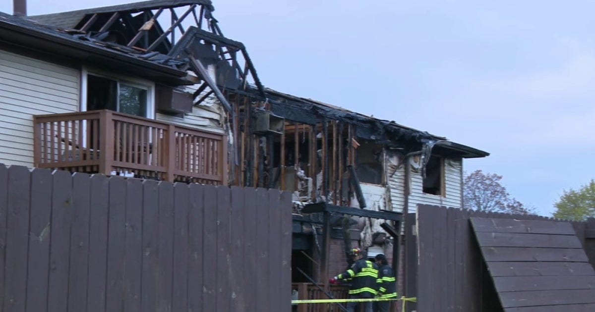 Milwaukee apartment building fire; 5 jumped from balconies, 6 rescued ...