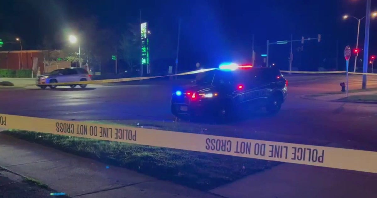 Milwaukee fatal crash; driver hit tree near 84th and Hampton